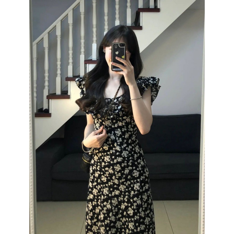 法式茶歇黑色碎花吊带小飞袖连衣裙女夏赫本气质长裙