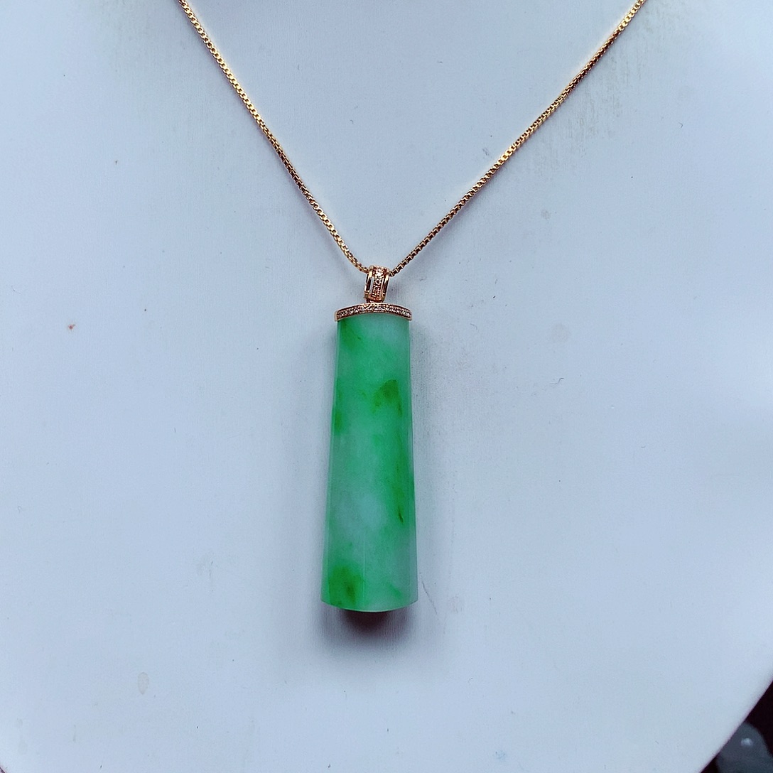 翡翠18K金镶嵌颈饰