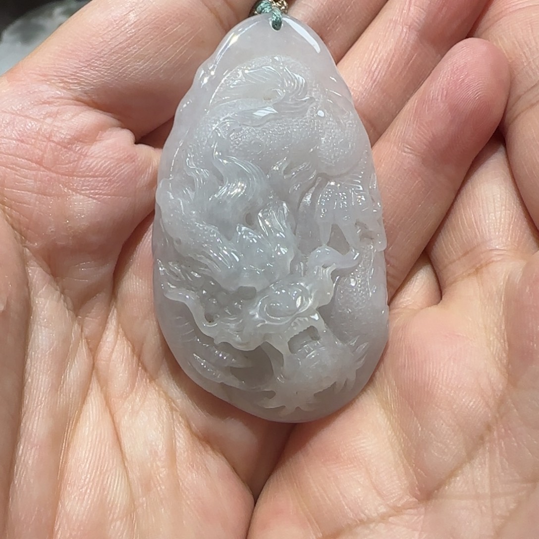 翡翠未镶嵌颈饰。。