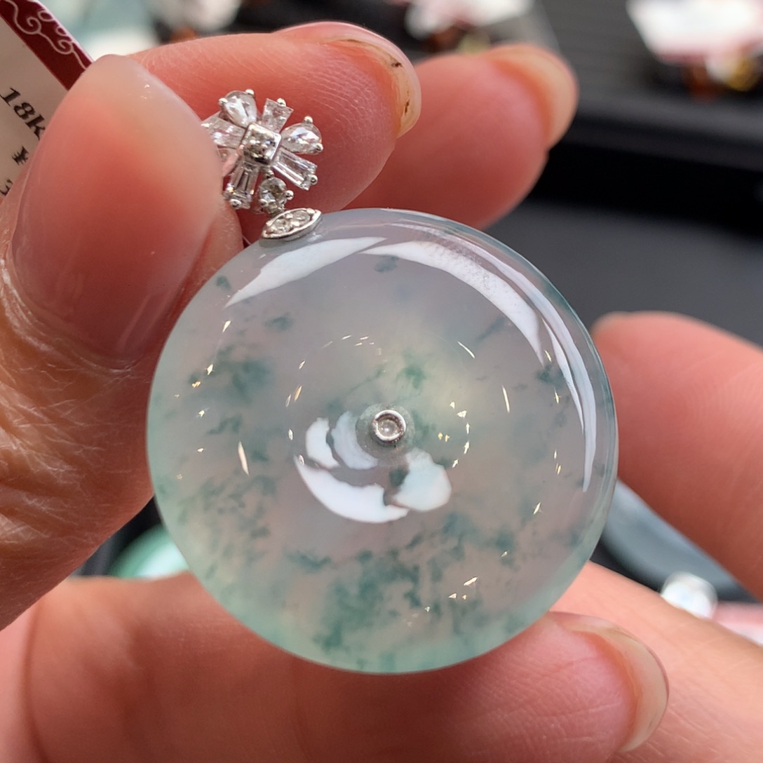 翡翠18K金镶嵌颈饰翡翠