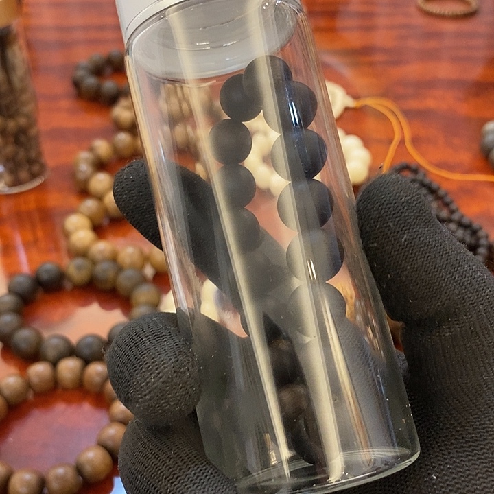 木6****。达1.2手串一条