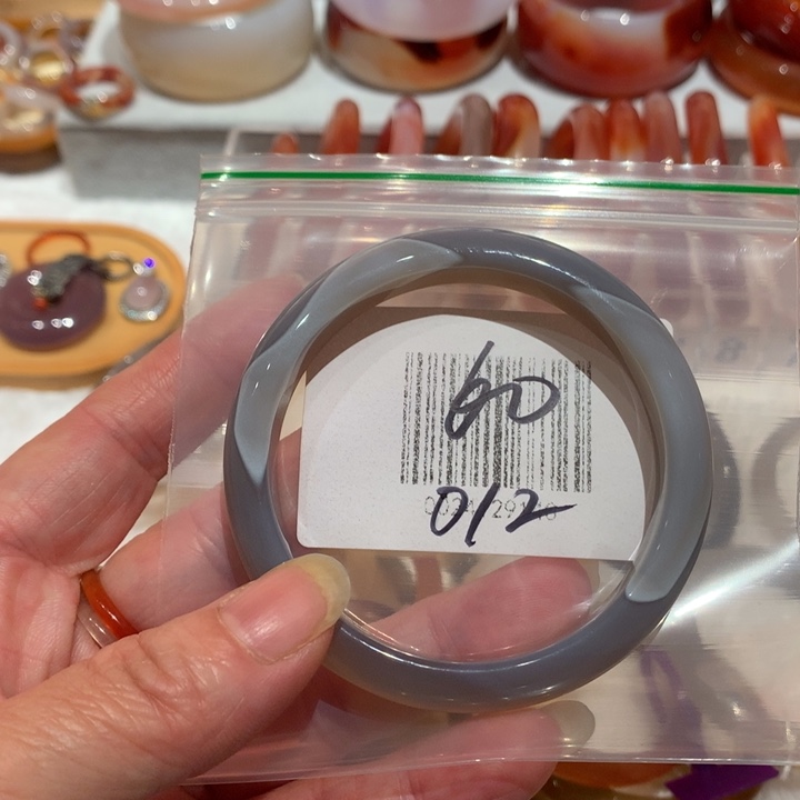 玛瑙/玉髓手镯未镶嵌60