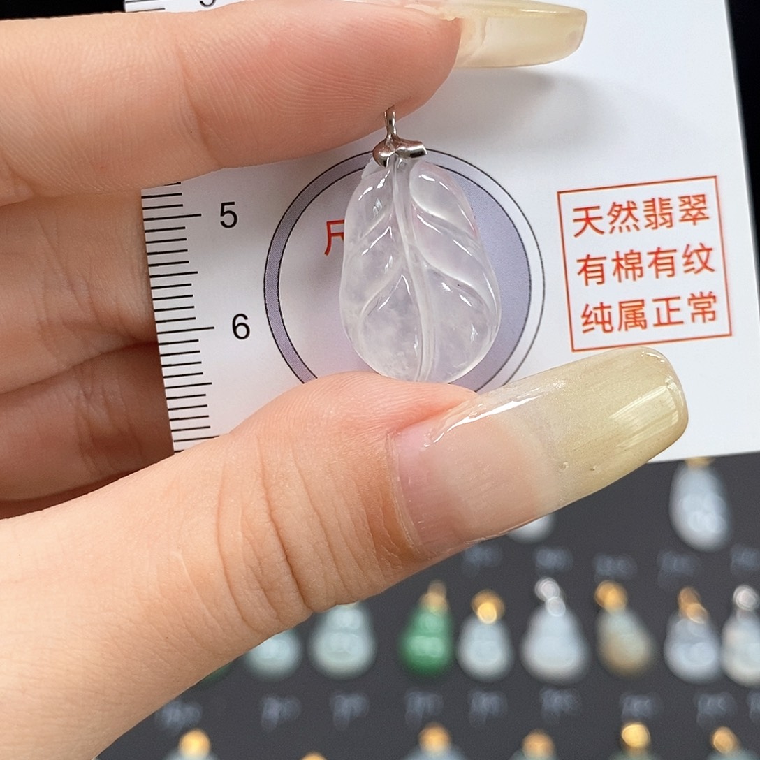 颈饰18K金镶嵌翡翠