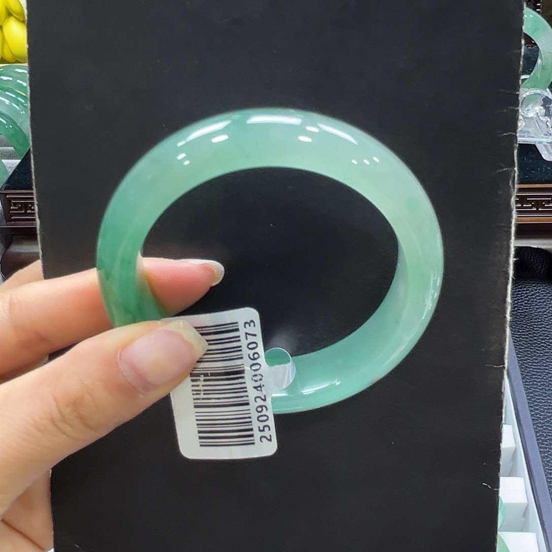 石英质玉（非洲翠）未镶嵌手镯