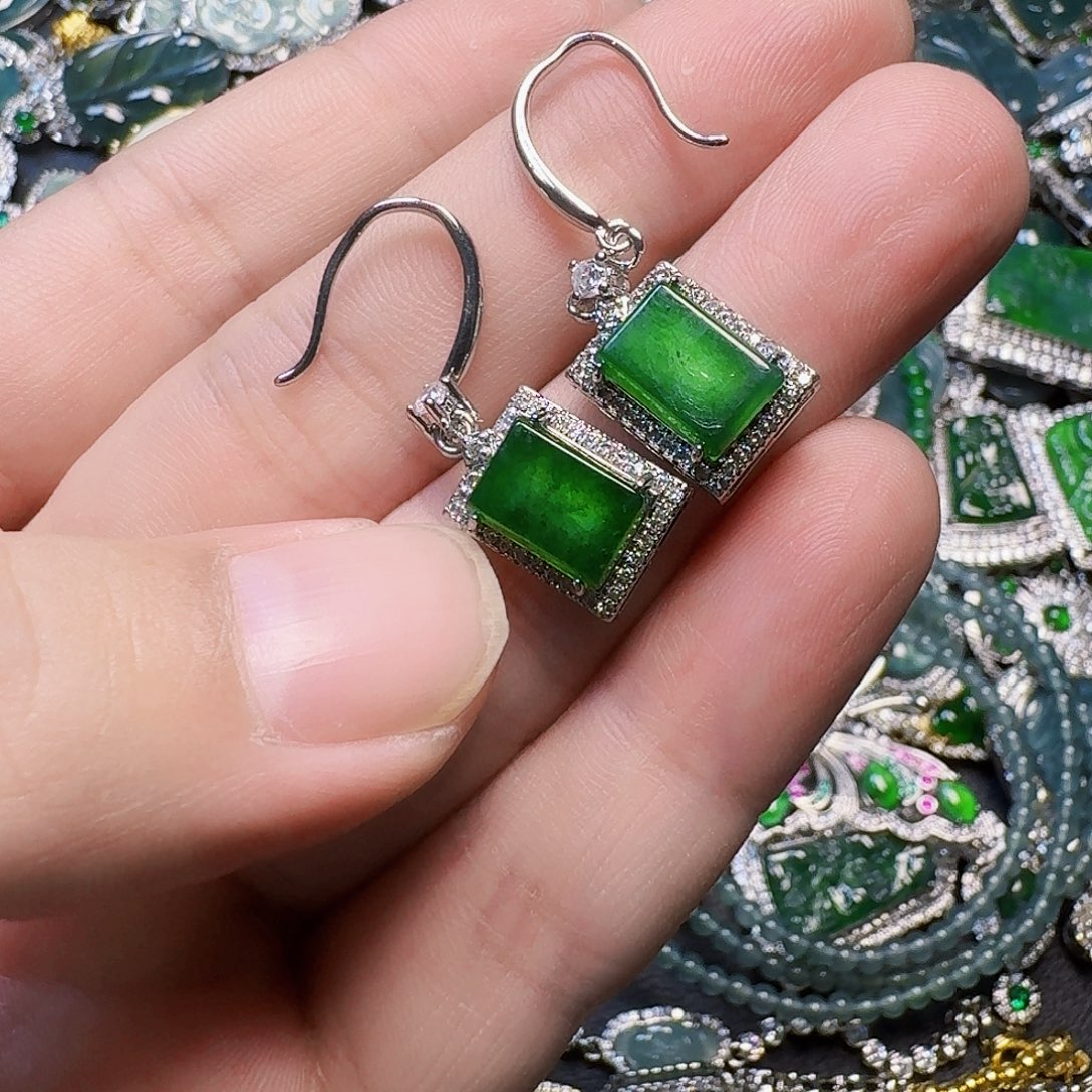 翡翠未镶嵌颈饰天然A货翡翠放漏