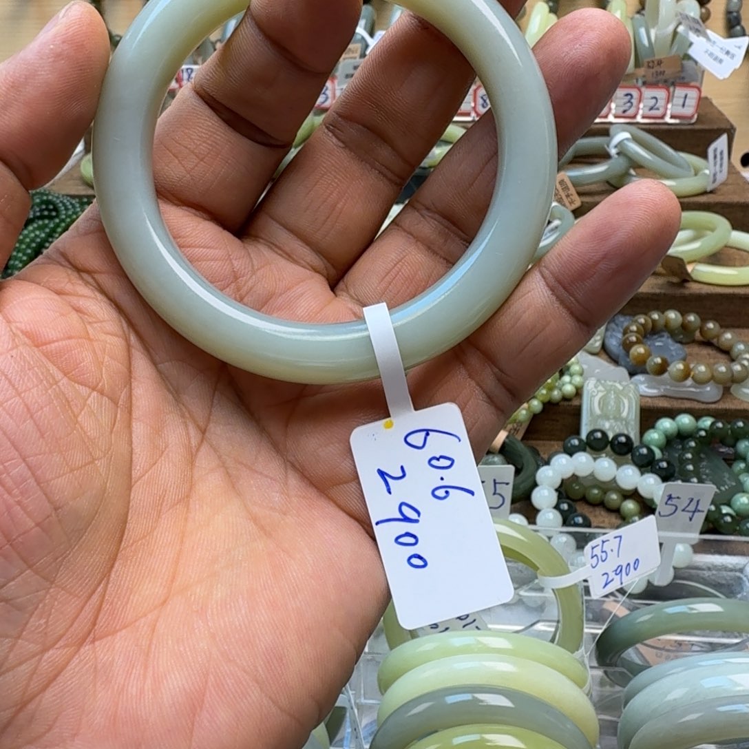 和田玉未镶嵌手镯