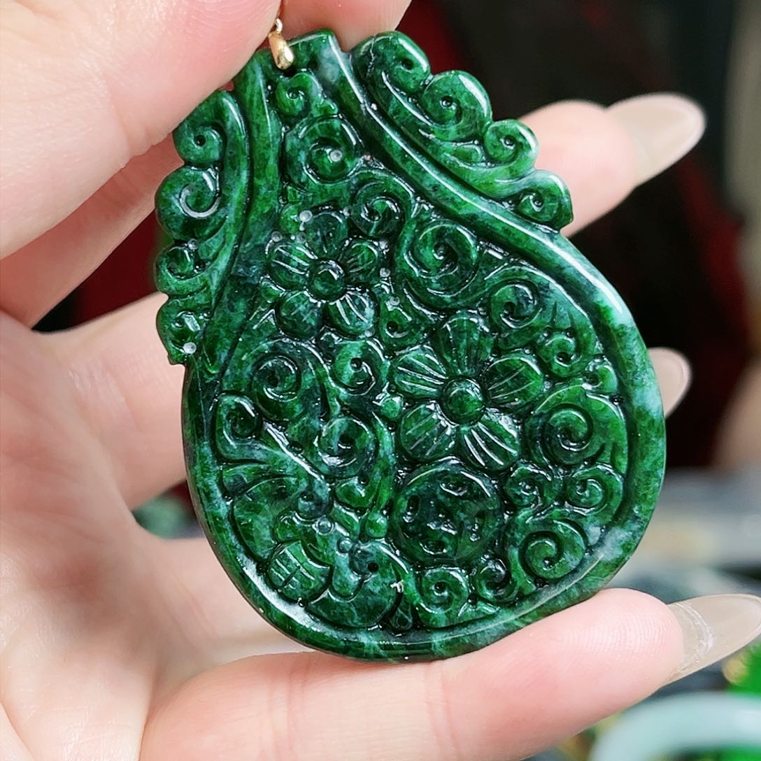 翡翠颈饰18K金镶嵌吊坠