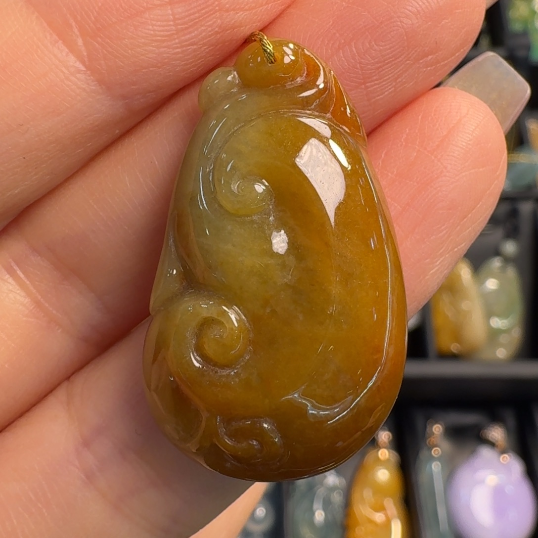 翡翠未镶嵌颈饰如意