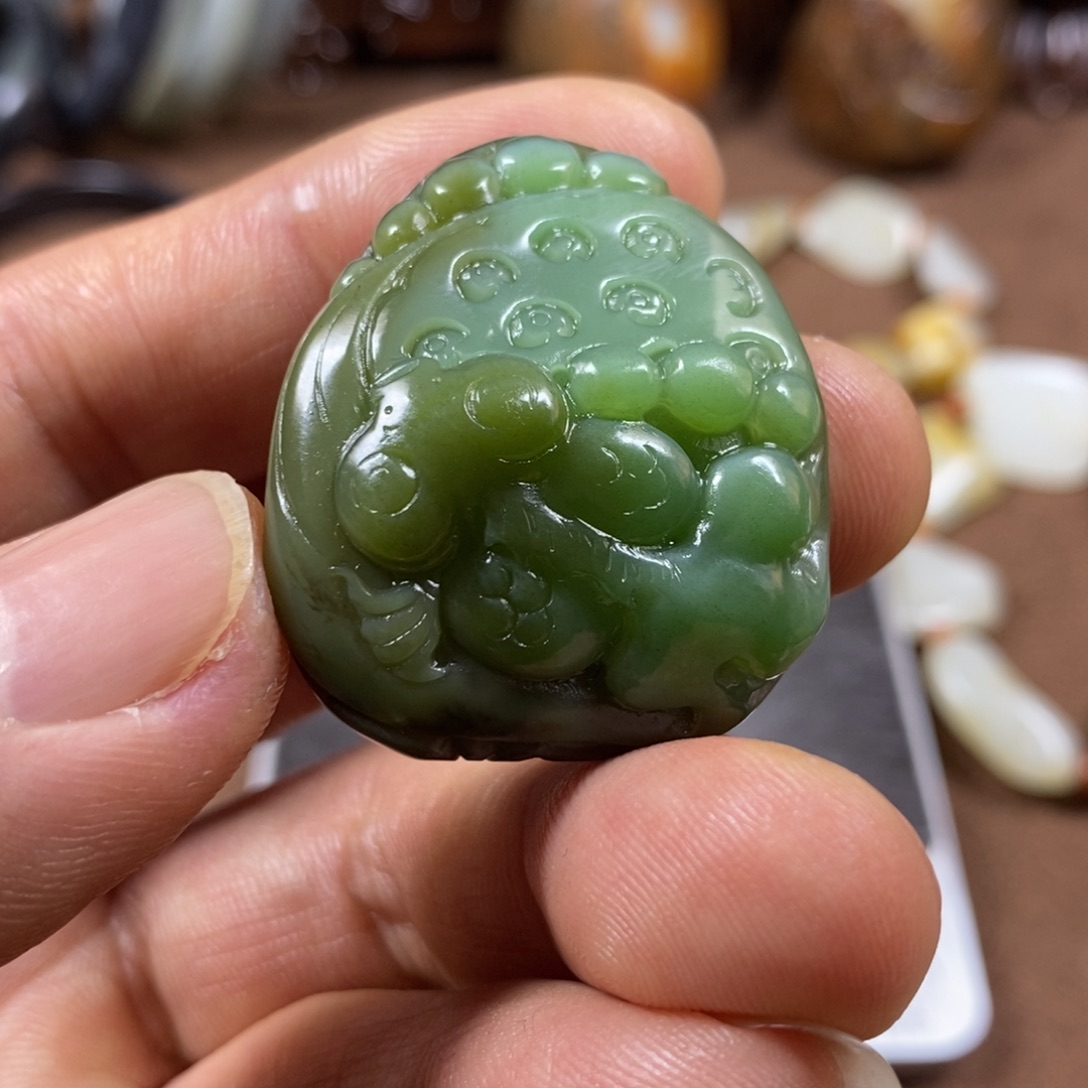 用***子和田玉未镶嵌挂件