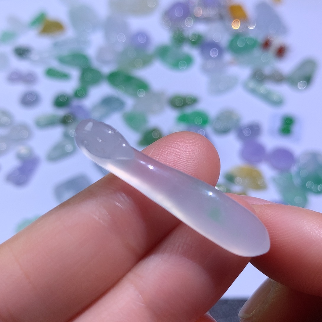 翡翠颈饰未镶嵌凤勾