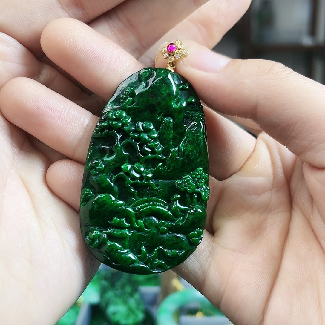 翡翠颈饰18K金镶嵌吊坠