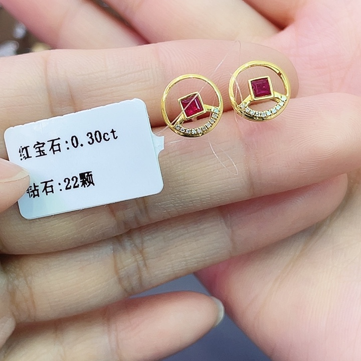 红宝石耳钉18K金镶嵌0.30克拉
