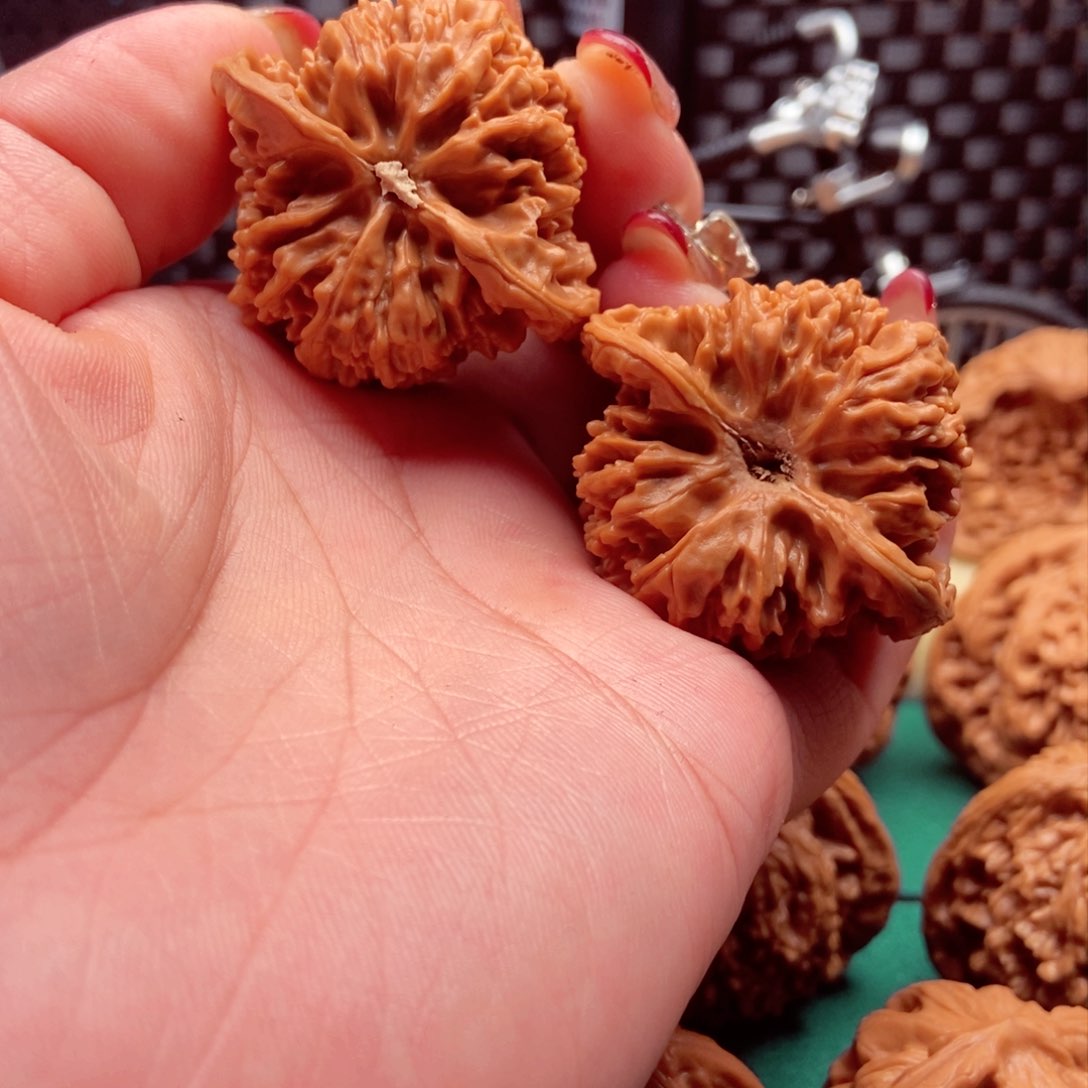 文玩核桃吊坠我****吗满天星42