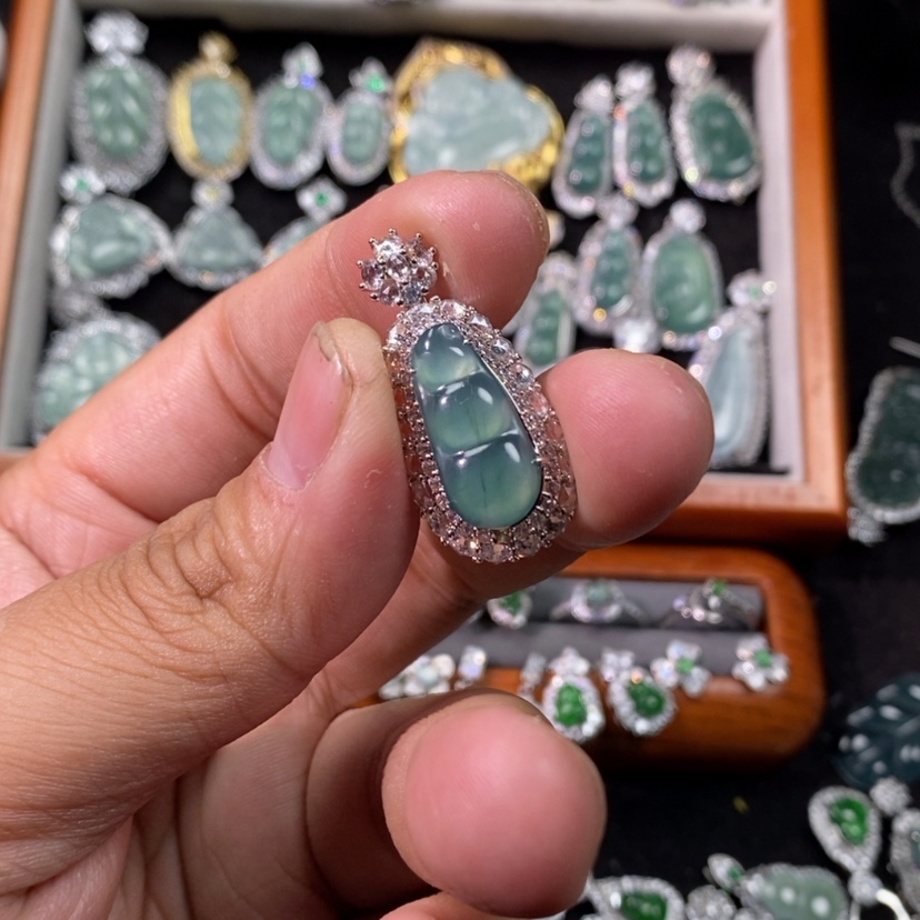 【闪购商品】翡翠颈饰未镶嵌天然