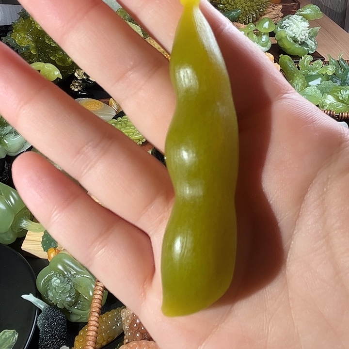 蛇纹石玉毛豆未镶嵌