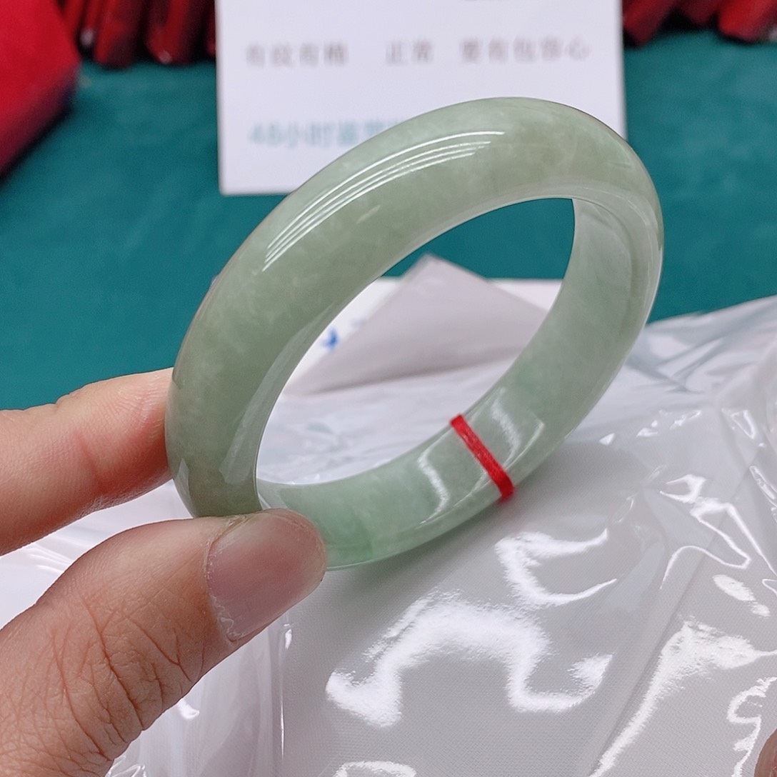 翡翠手镯未镶嵌钟***子A4555555555