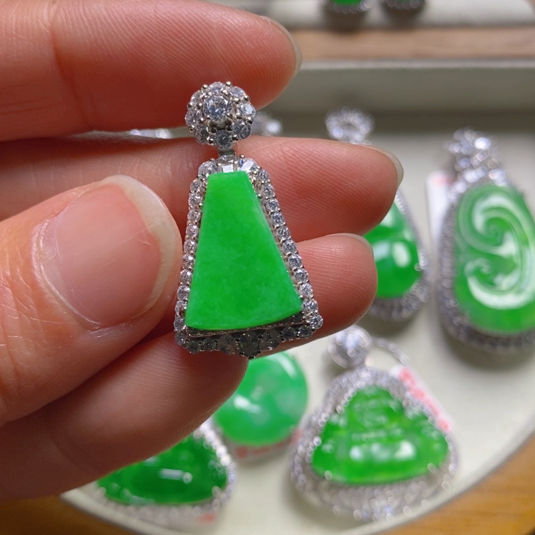 翡翠颈饰银S925镶嵌无事吊坠