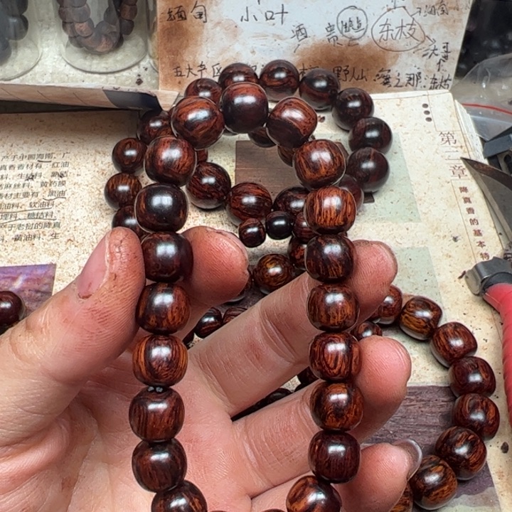 藤类海南红降10老型黑金底天花板