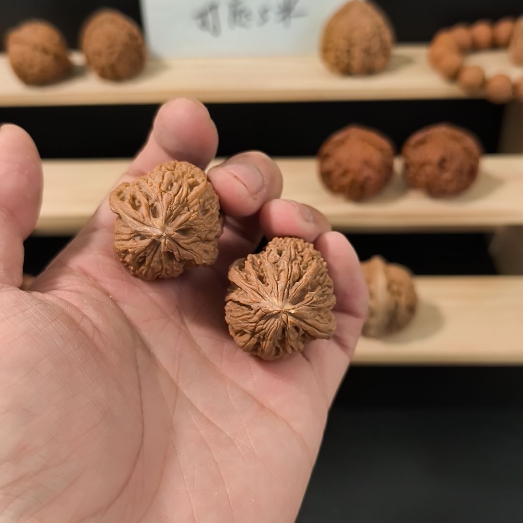 文玩核桃吊坠33南疆有黄