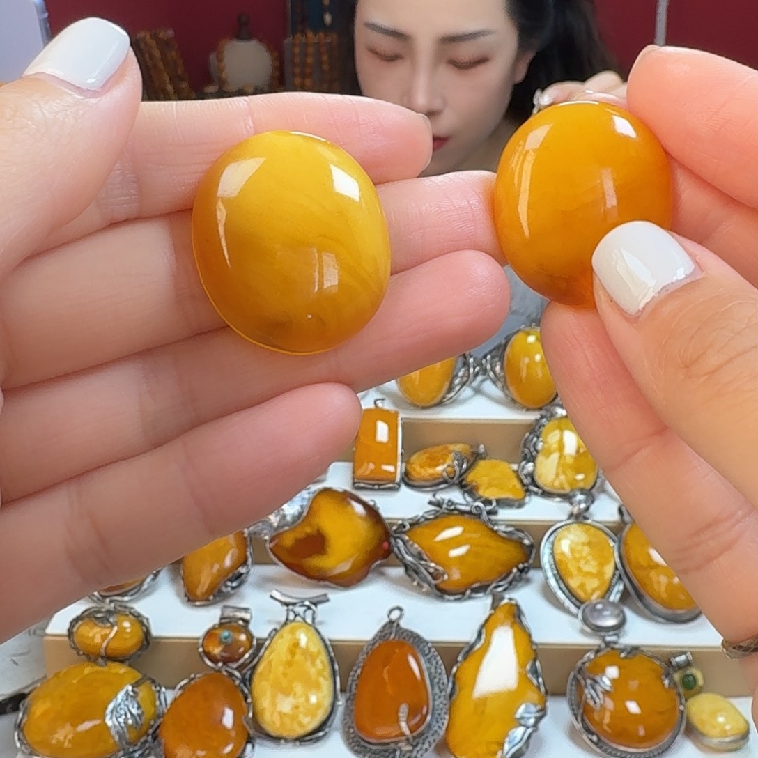 白***）蜜蜡银S925镶嵌耳饰耳钉