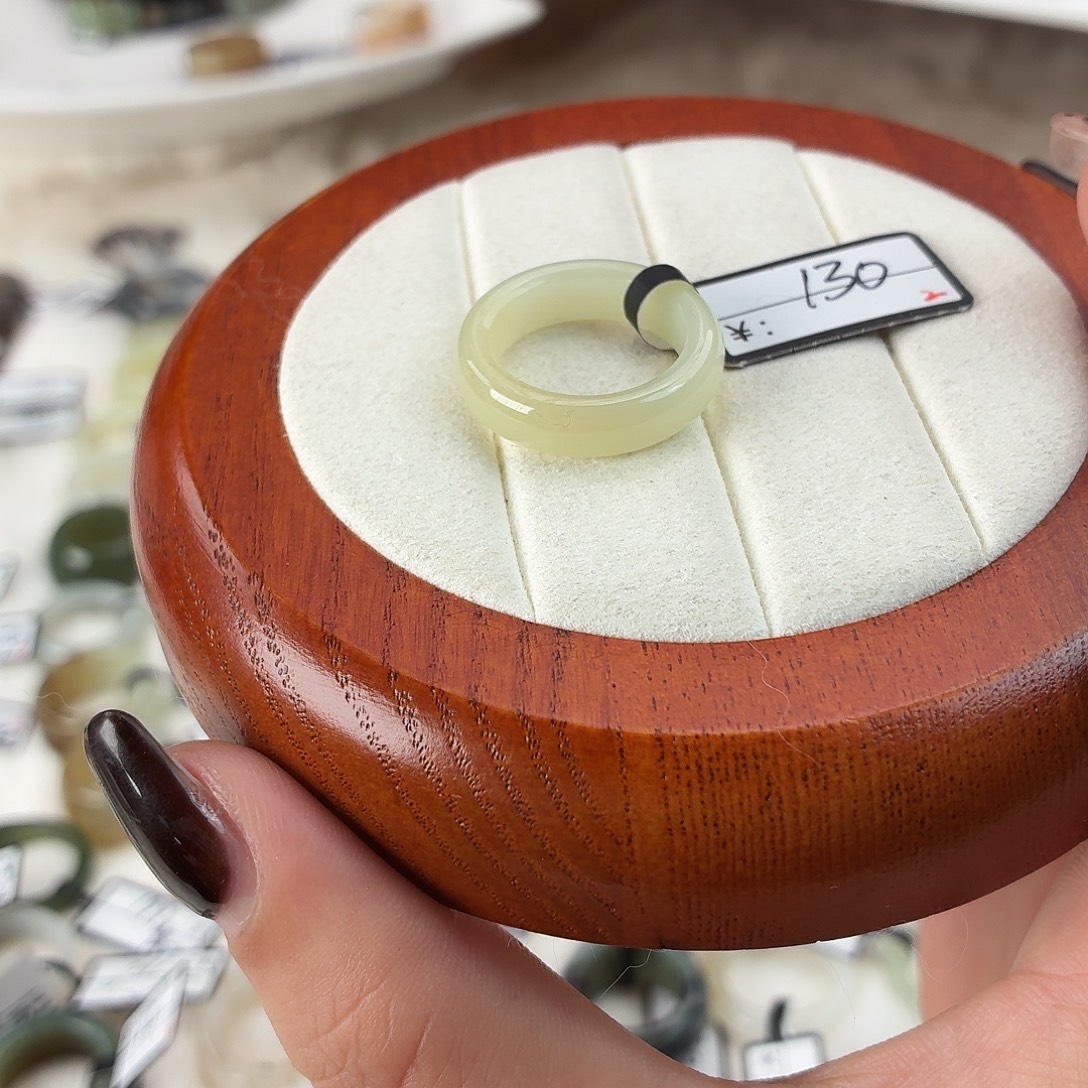 和田玉（糖玉）未镶嵌戒指Q28暖白泥鳅背内径16.9港码14