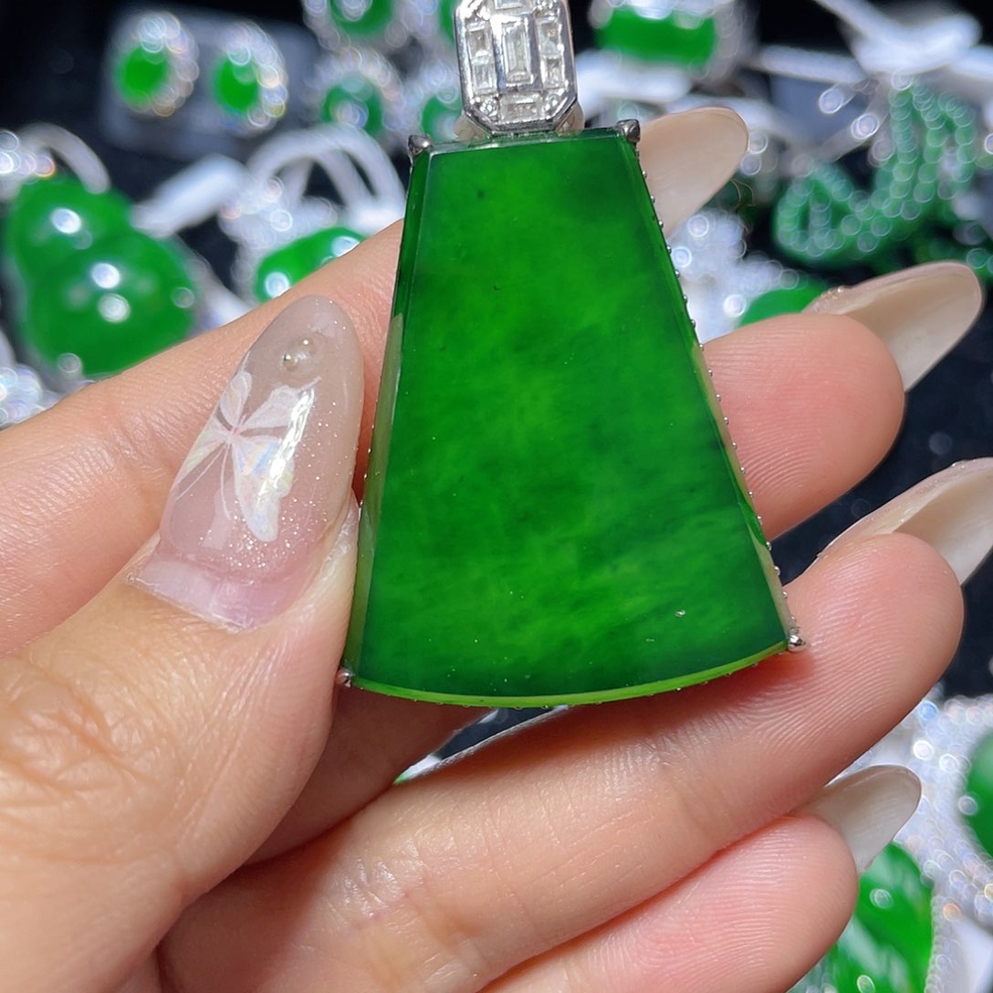 翡翠颈饰银S925镶嵌翡翠