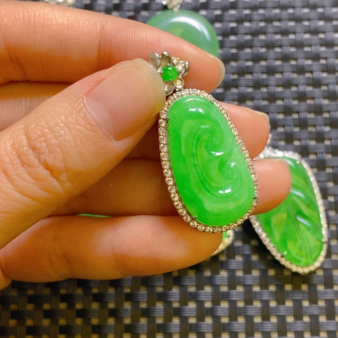 翡翠颈饰银S925镶嵌吊坠