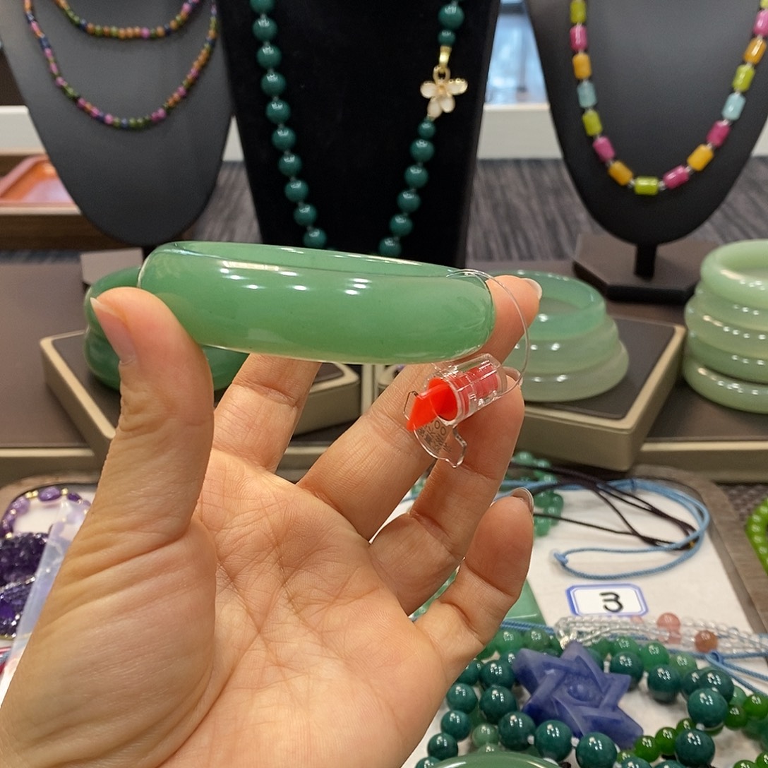 农***姐石英质玉未镶嵌戒指