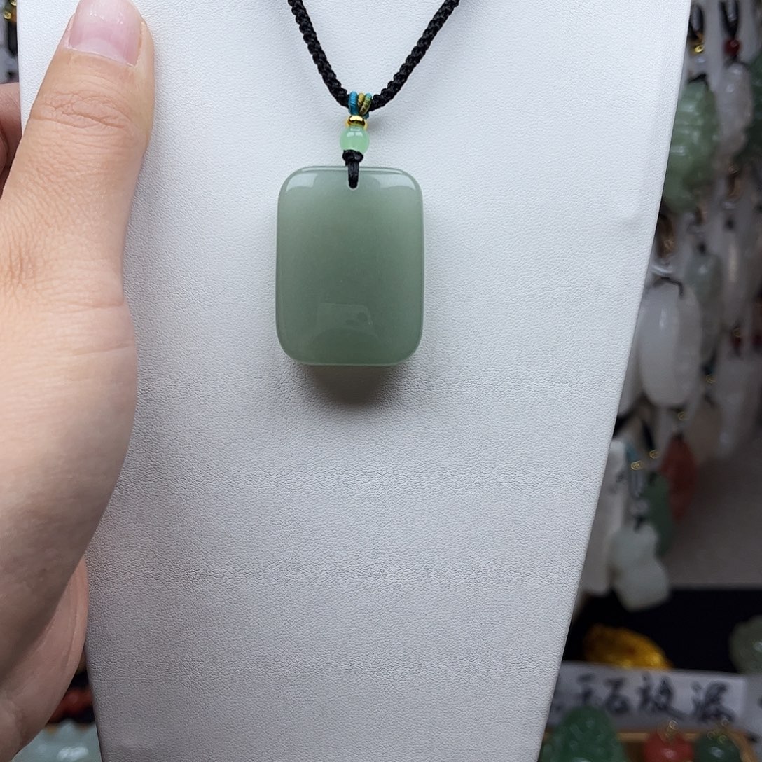 石英质玉未镶嵌颈饰