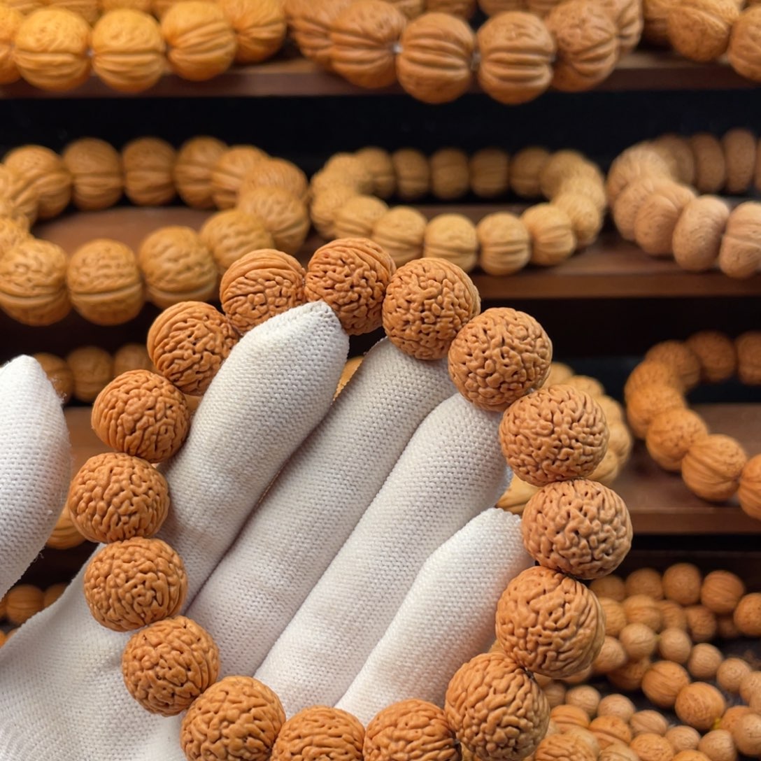 六***四桃核吊坠龙鳞满天新