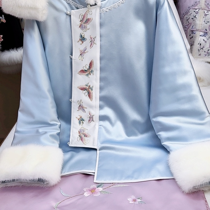 织绣真丝蓝色琵琶襟蝴蝶棉服