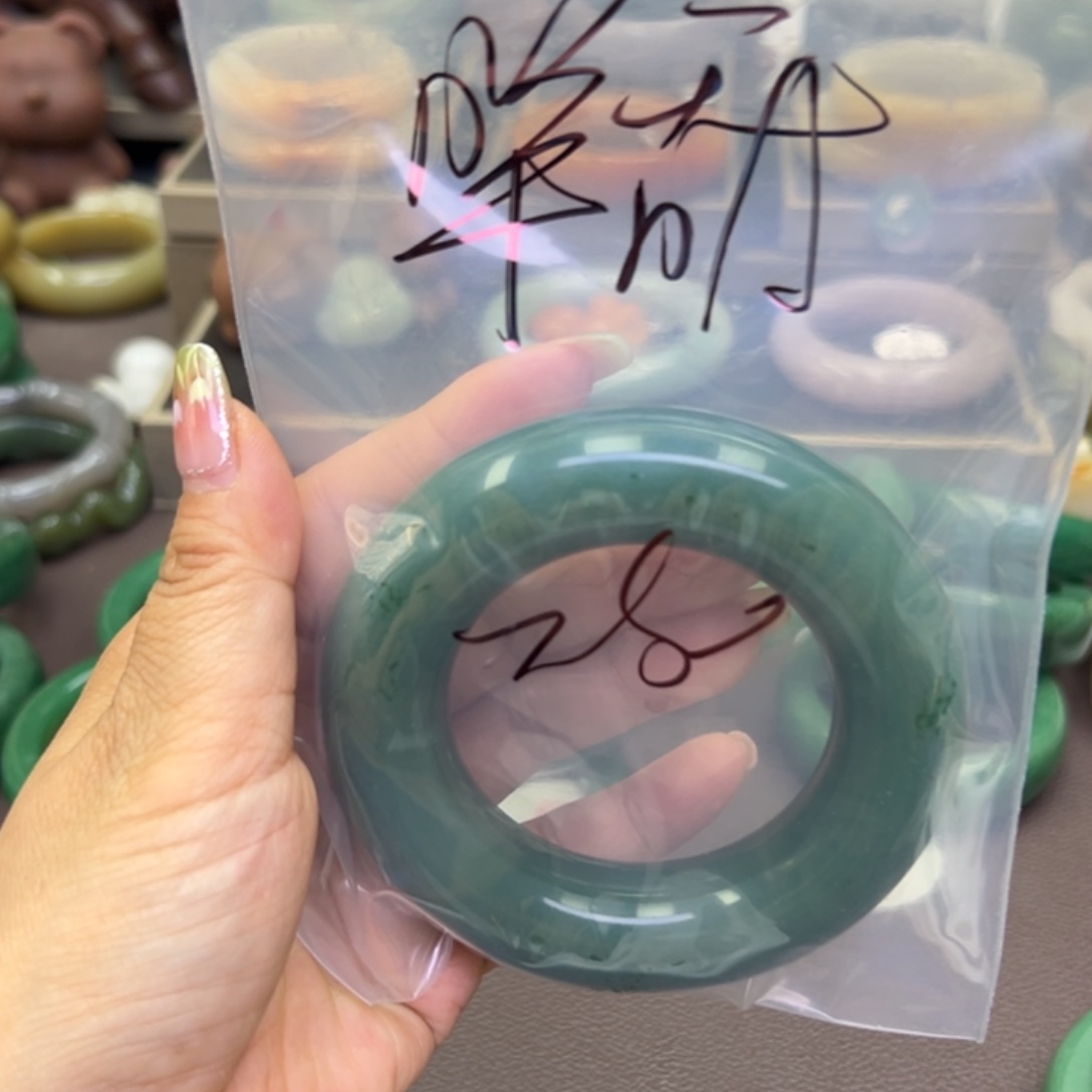 石英质玉手镯未镶嵌?**甜