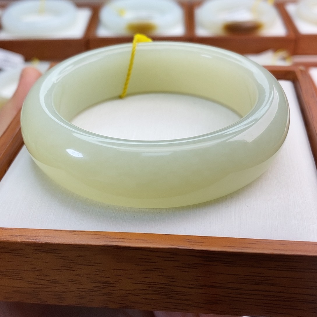 和田玉（白玉）手镯未镶嵌57+