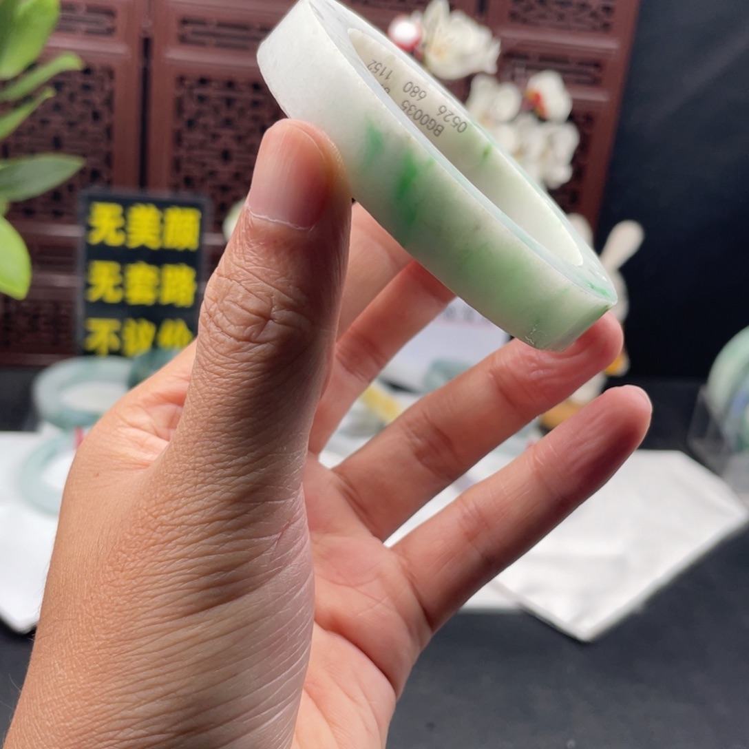 定制翡翠未镶嵌翡翠手镯