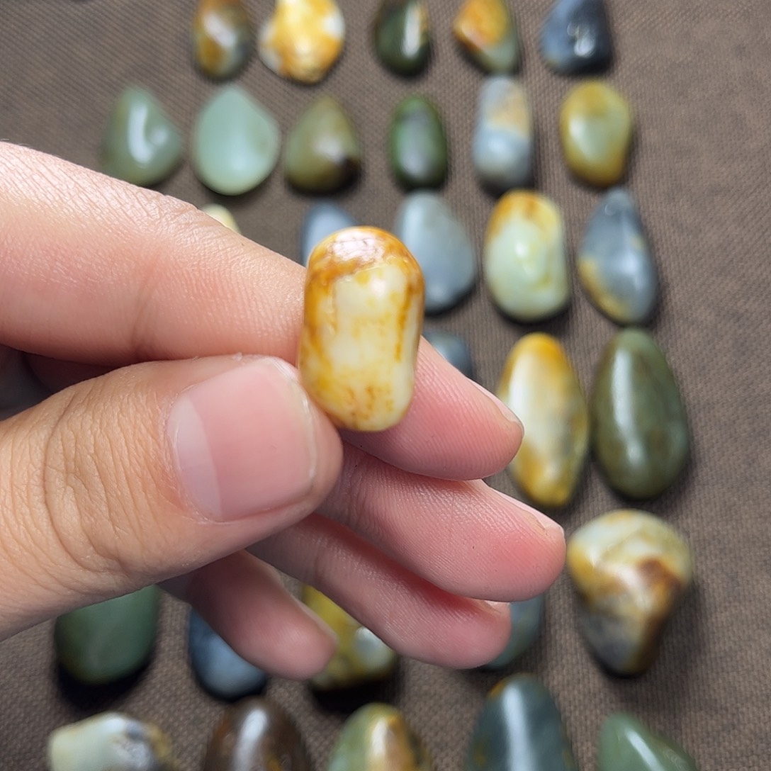 和田玉未镶嵌珠宝奇石