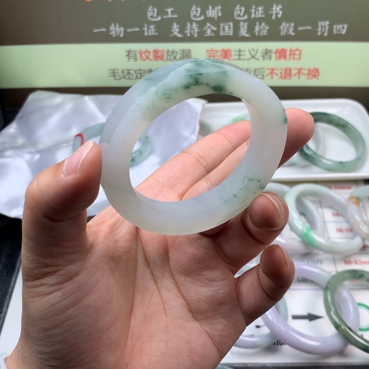 【闪购商品】翡翠手镯未镶嵌麦*糖