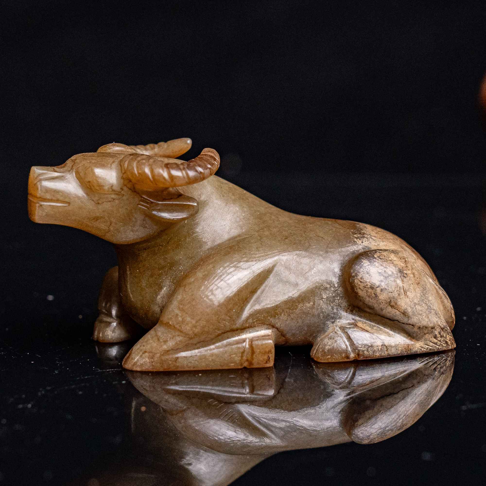 1579明代和田玉卧牛把件2051