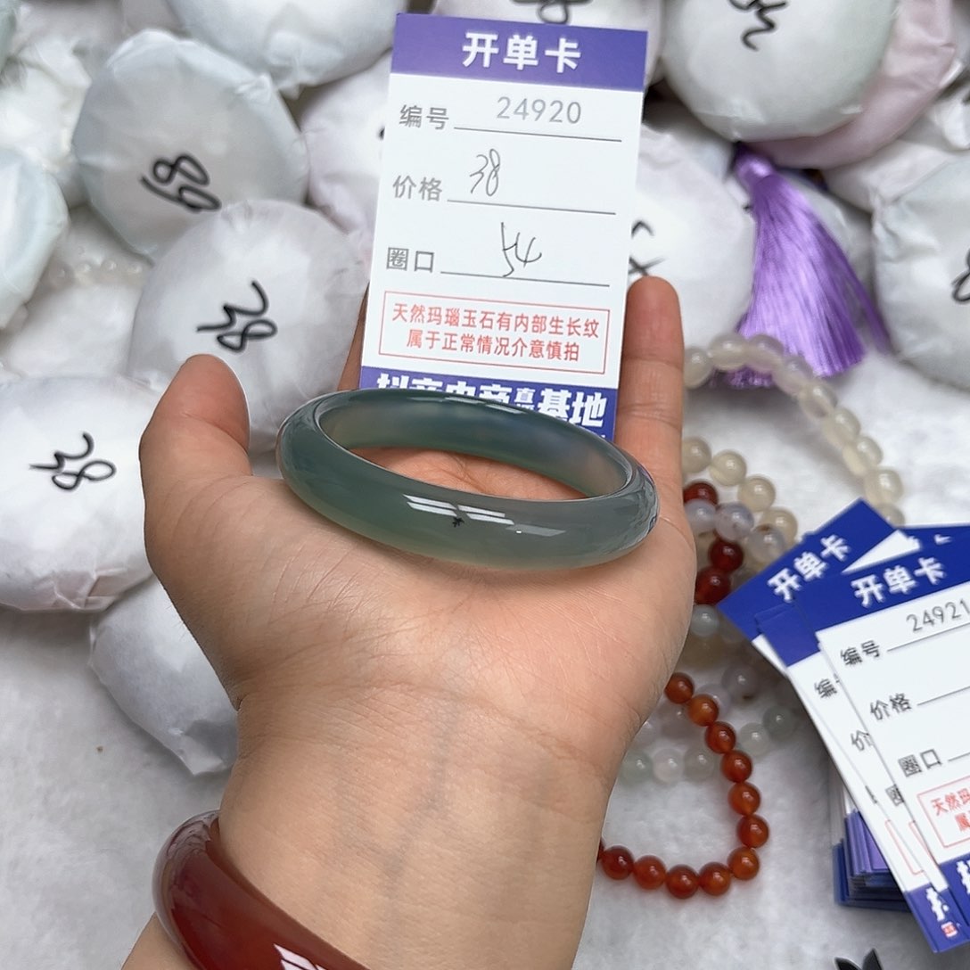 玛瑙/玉髓手镯未镶嵌920