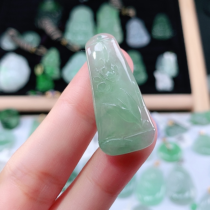 翡翠未镶嵌颈饰吊坠