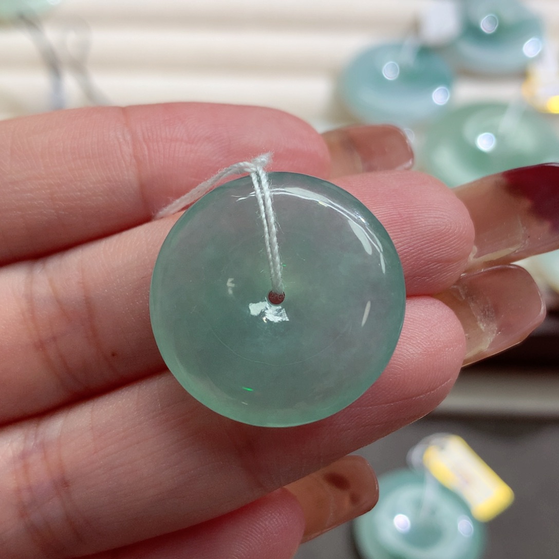 颈饰未镶嵌翡翠吃*鱼