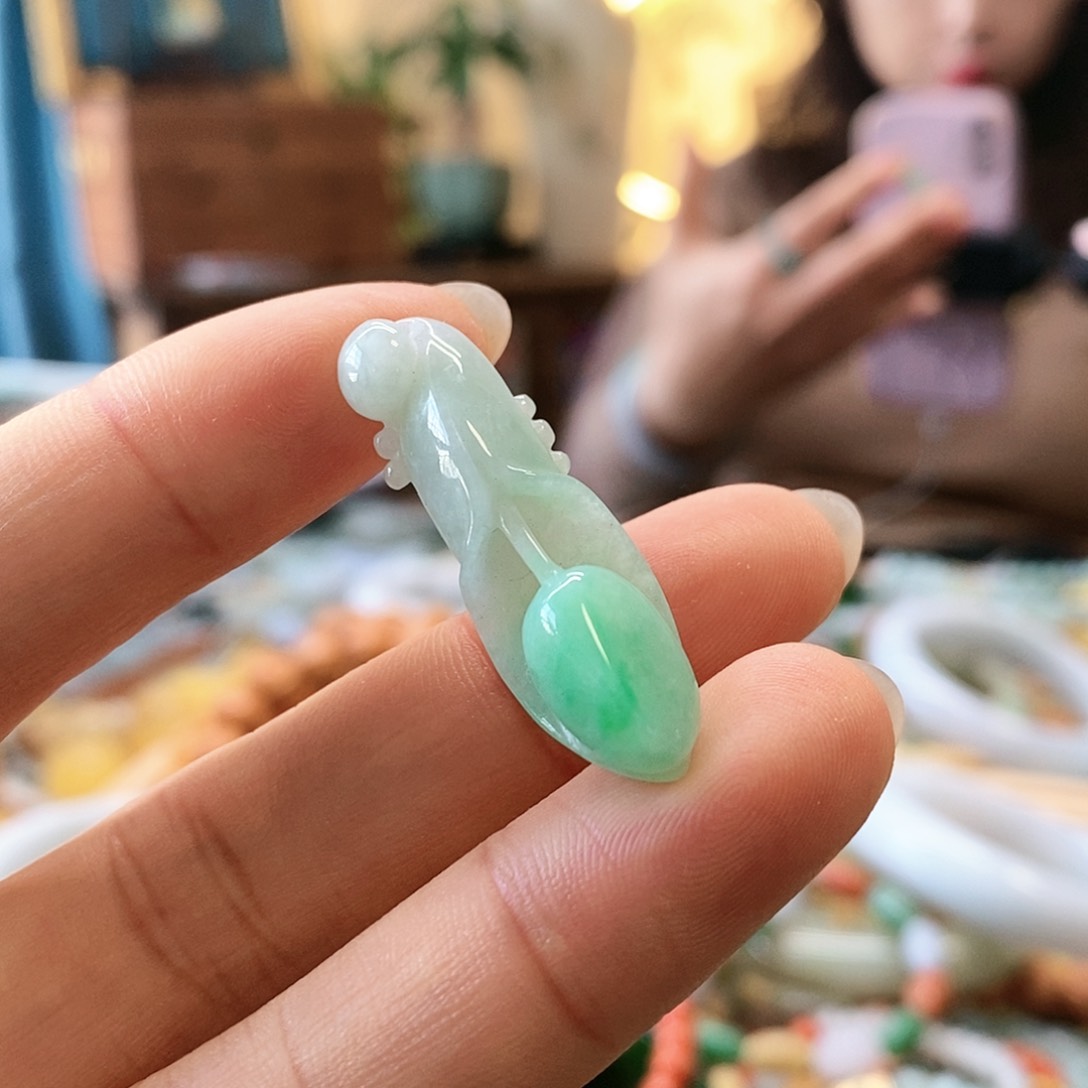 翡翠颈饰未镶嵌翡翠挂件