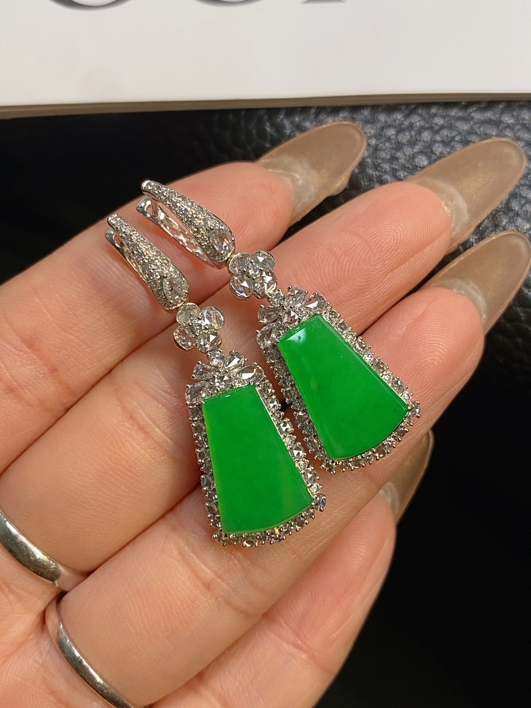 【拾玥珠宝】阳绿无事牌耳坠 缅甸翡翠