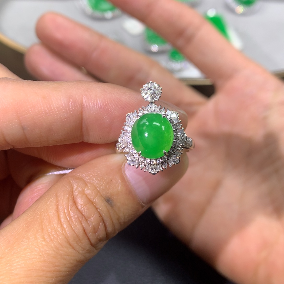 翡翠戒指18K金镶嵌翡翠