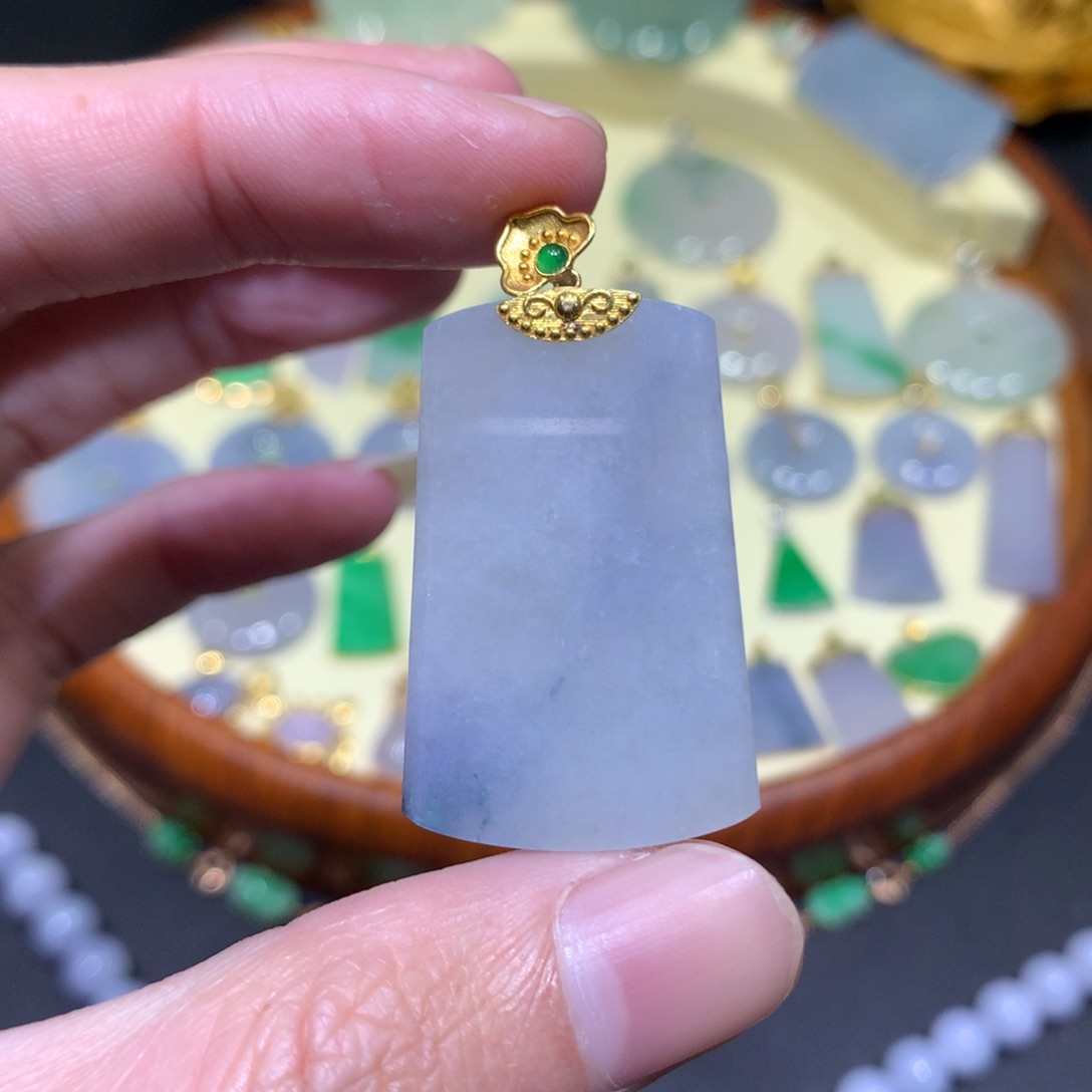 翡翠吊坠(不含链)18K金镶嵌