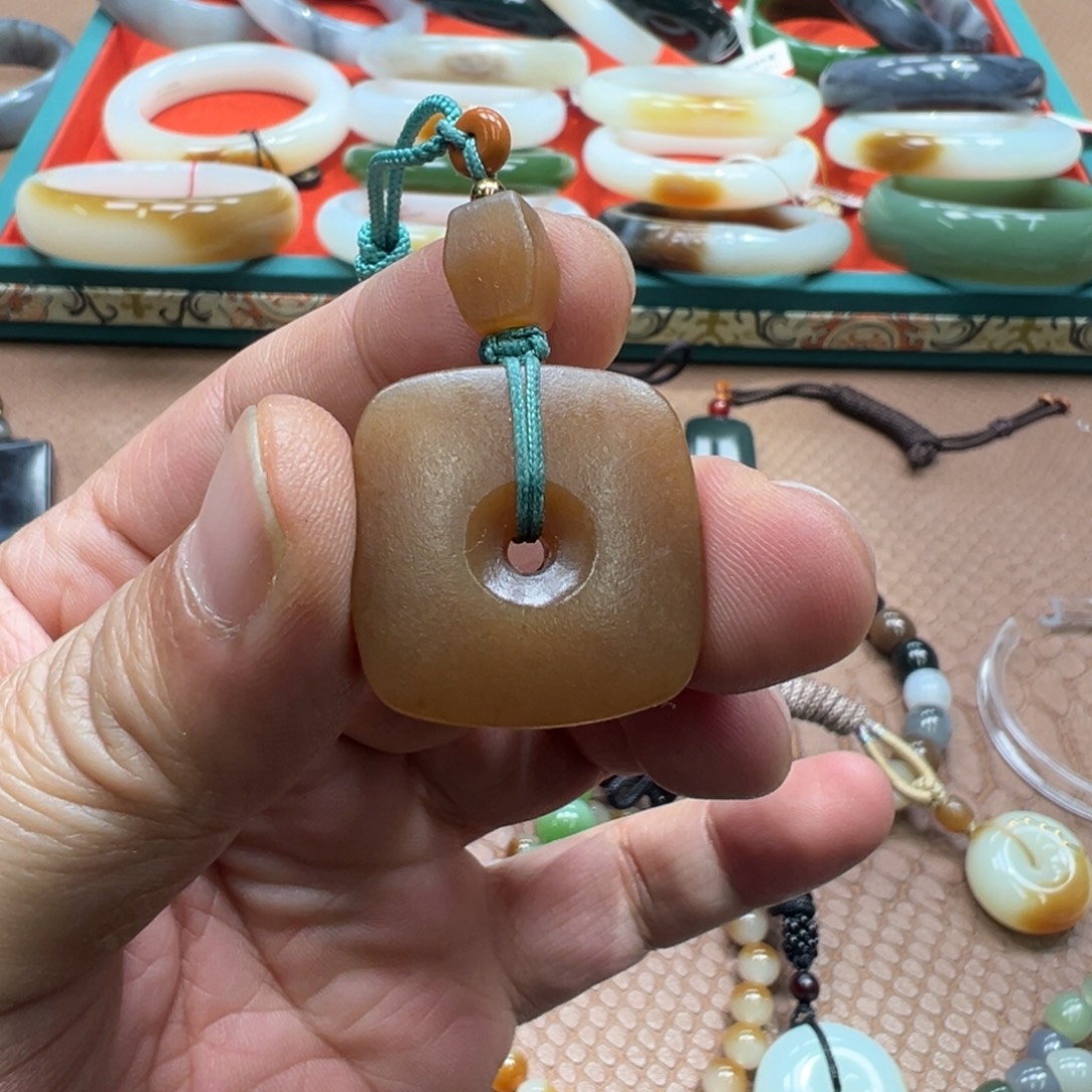 和田玉（糖玉）未镶嵌颈饰