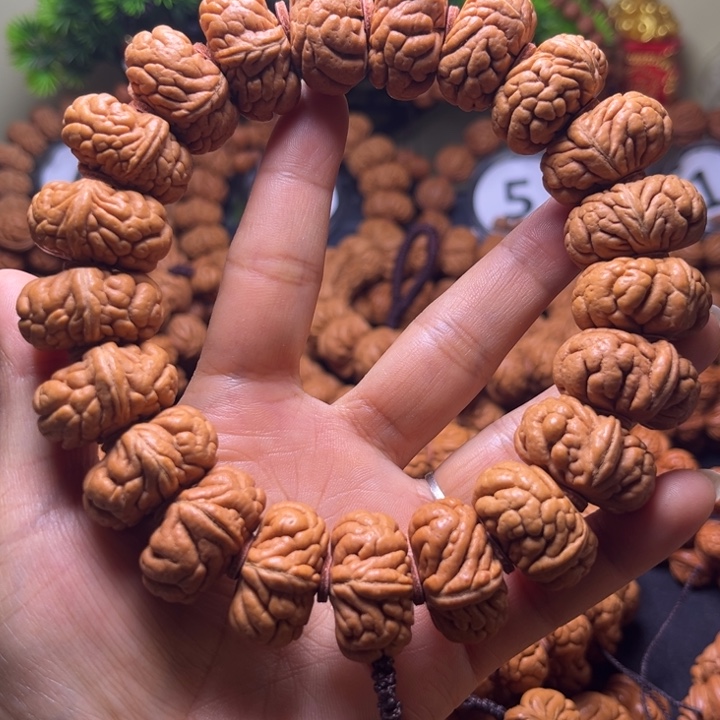 吊坠桃核霸王龙手持