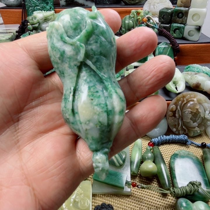 独山玉未镶嵌珠宝半成品