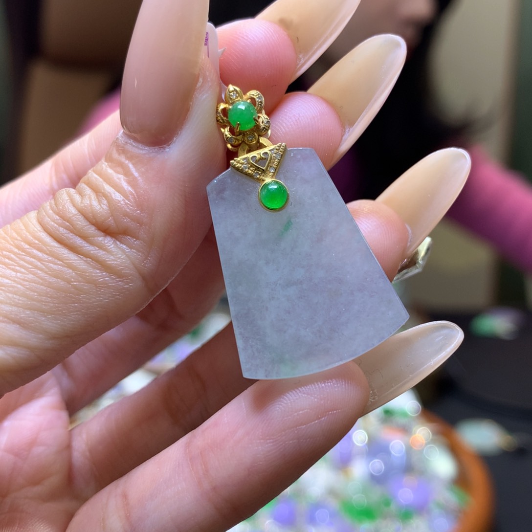 颈饰18K金镶嵌翡翠