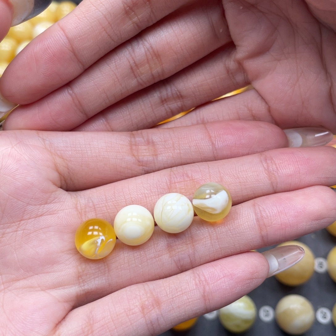 小****琥珀未镶嵌珠宝奇石