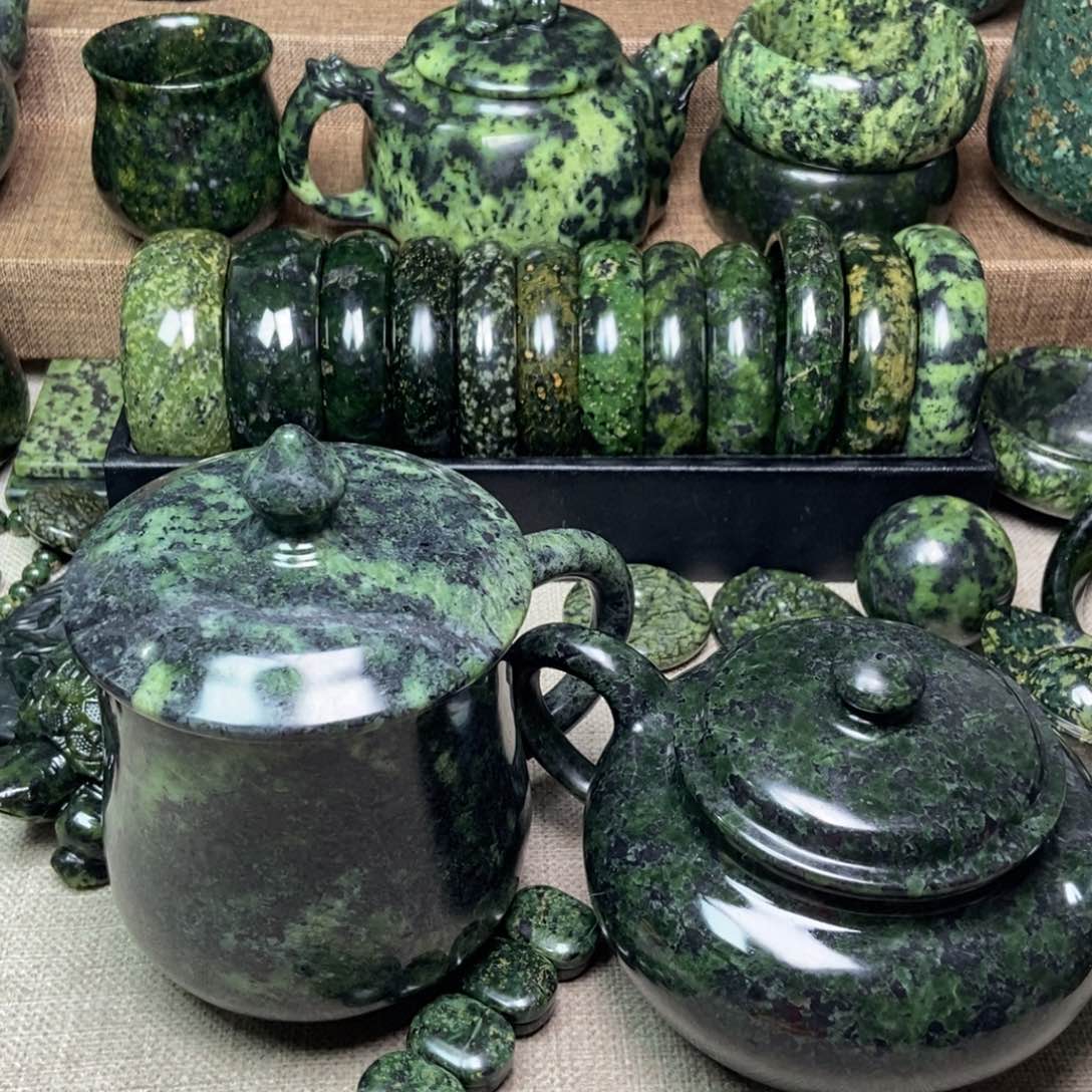 蛇纹石玉颈饰未镶嵌用****1